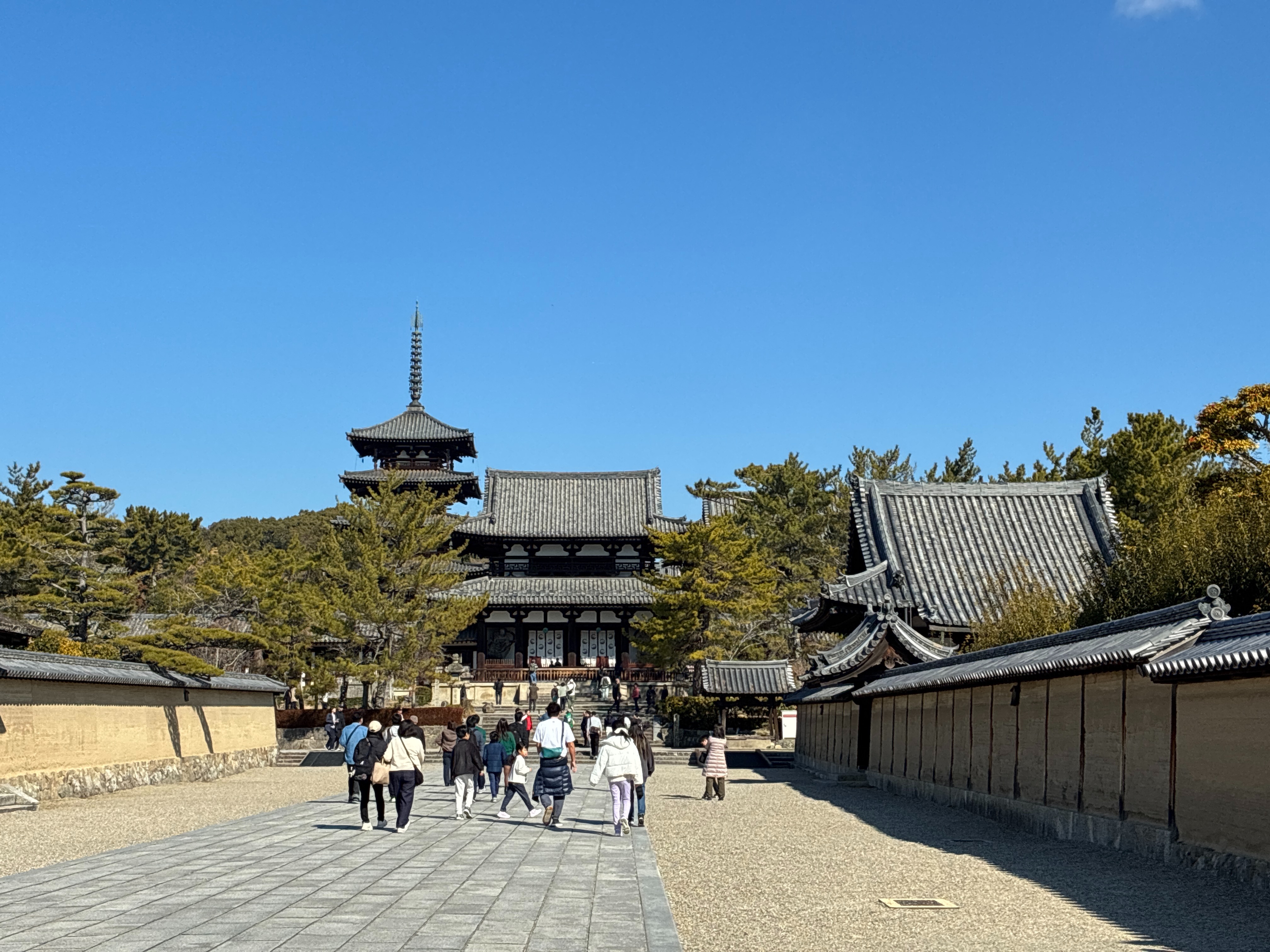 重要文化財 法隆寺西院西南隅子院築垣 東面・西園院上土門・法隆寺西園院唐門・法隆寺西院東南隅子院築垣 西面