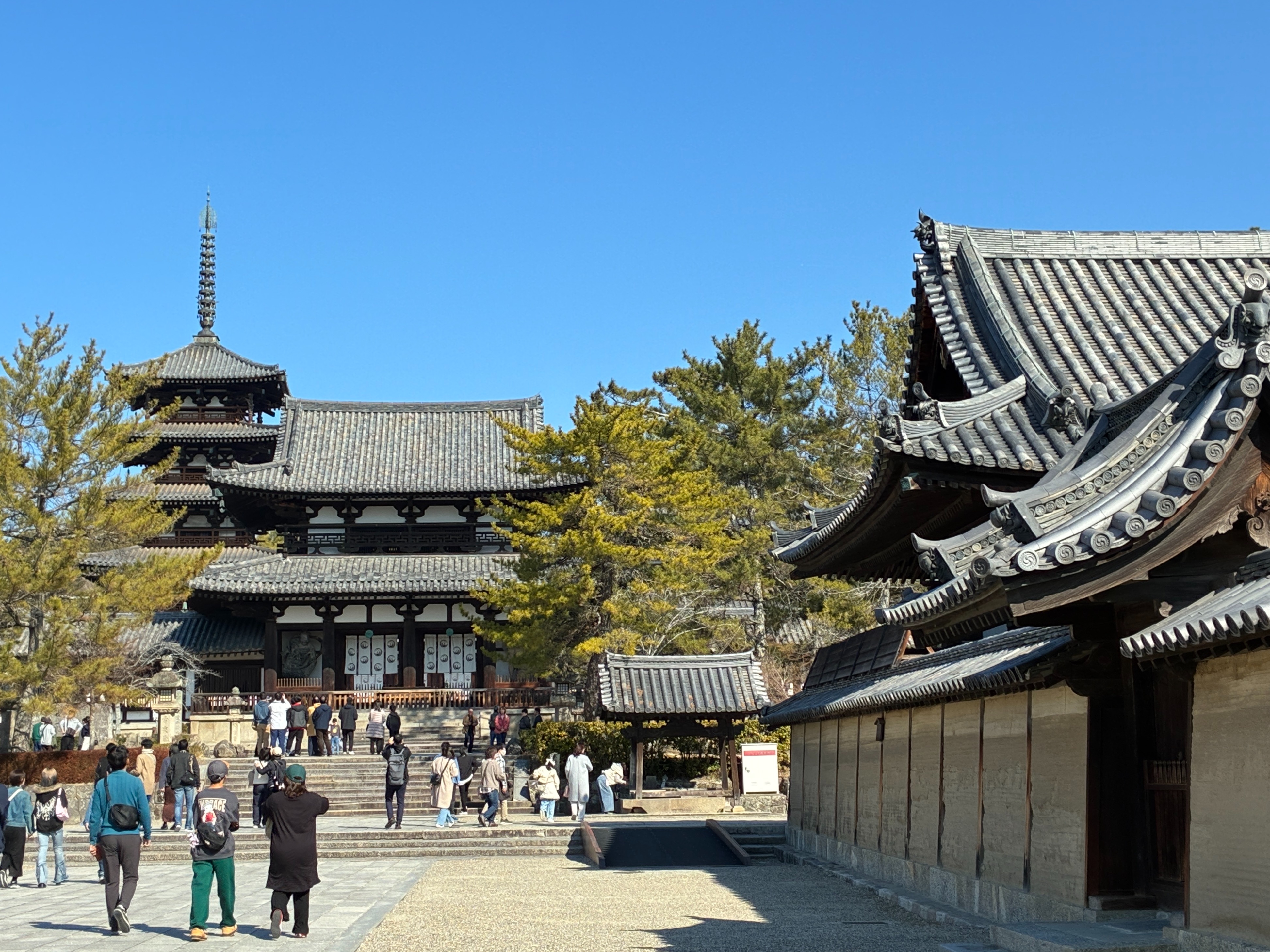 法隆寺 護摩堂から西院伽藍