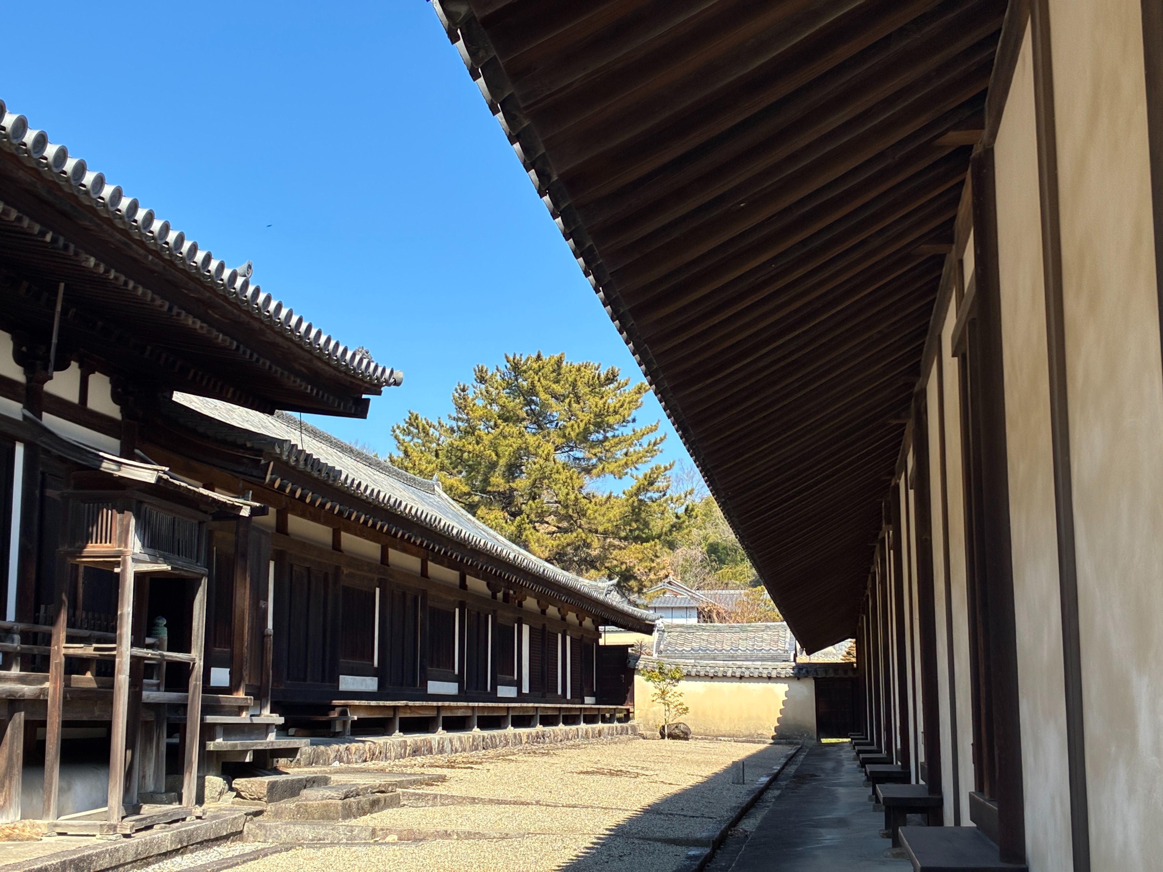 法隆寺 国宝 東室と重要文化財 妻室