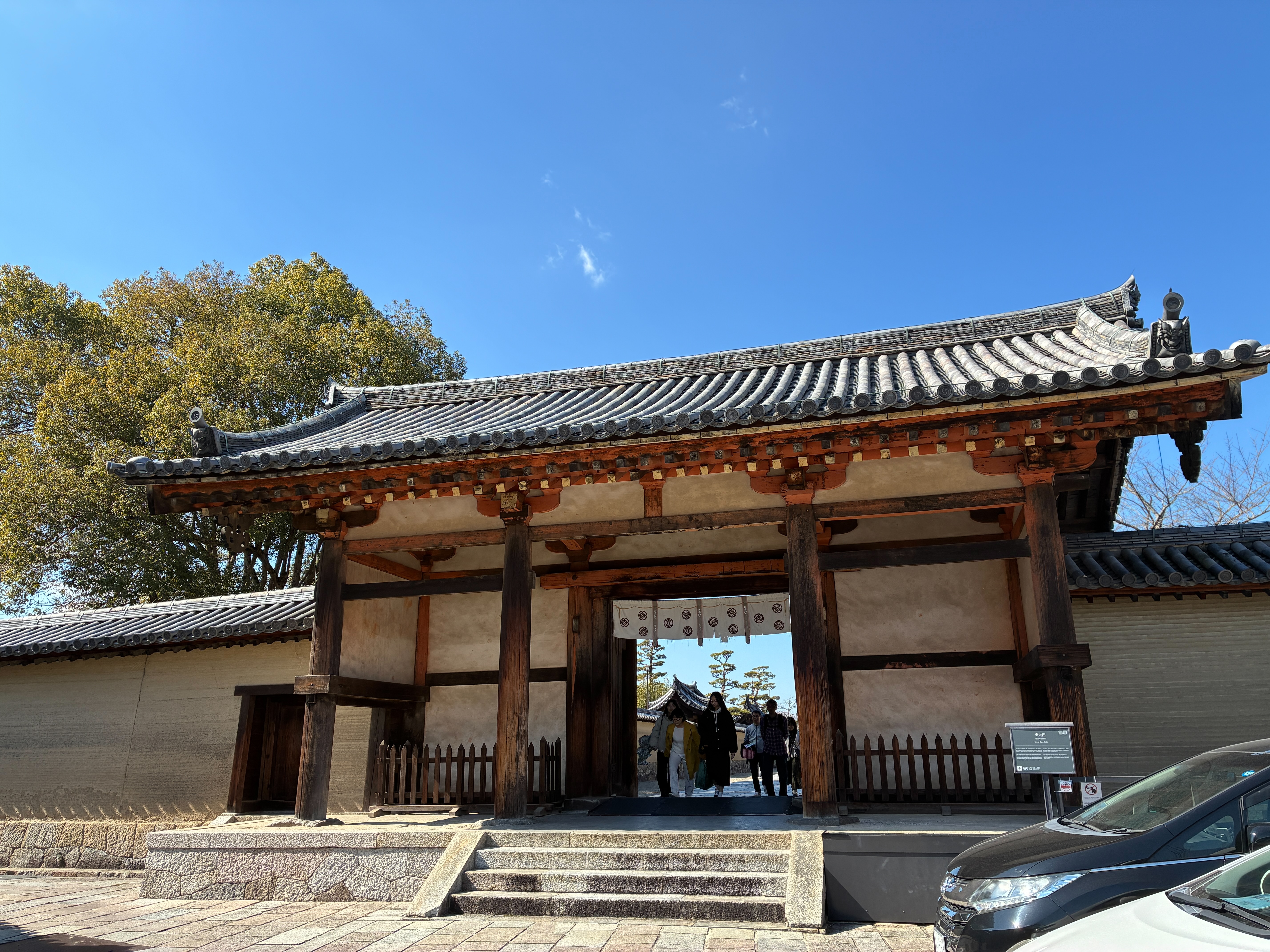 法隆寺 国宝 東大門 東側から