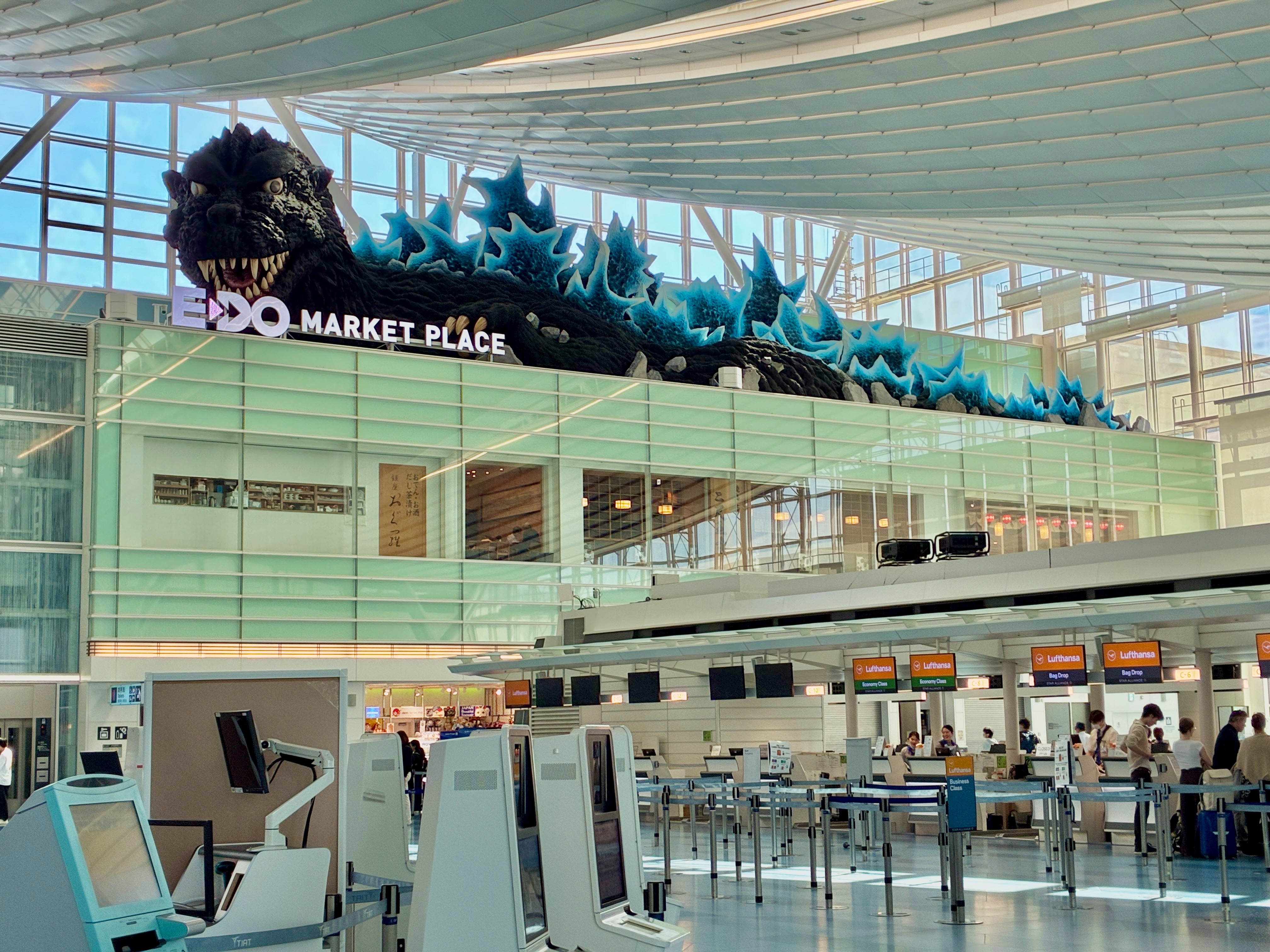羽田空港第3ターミナル 出発ロビー ゴジラモニュメント