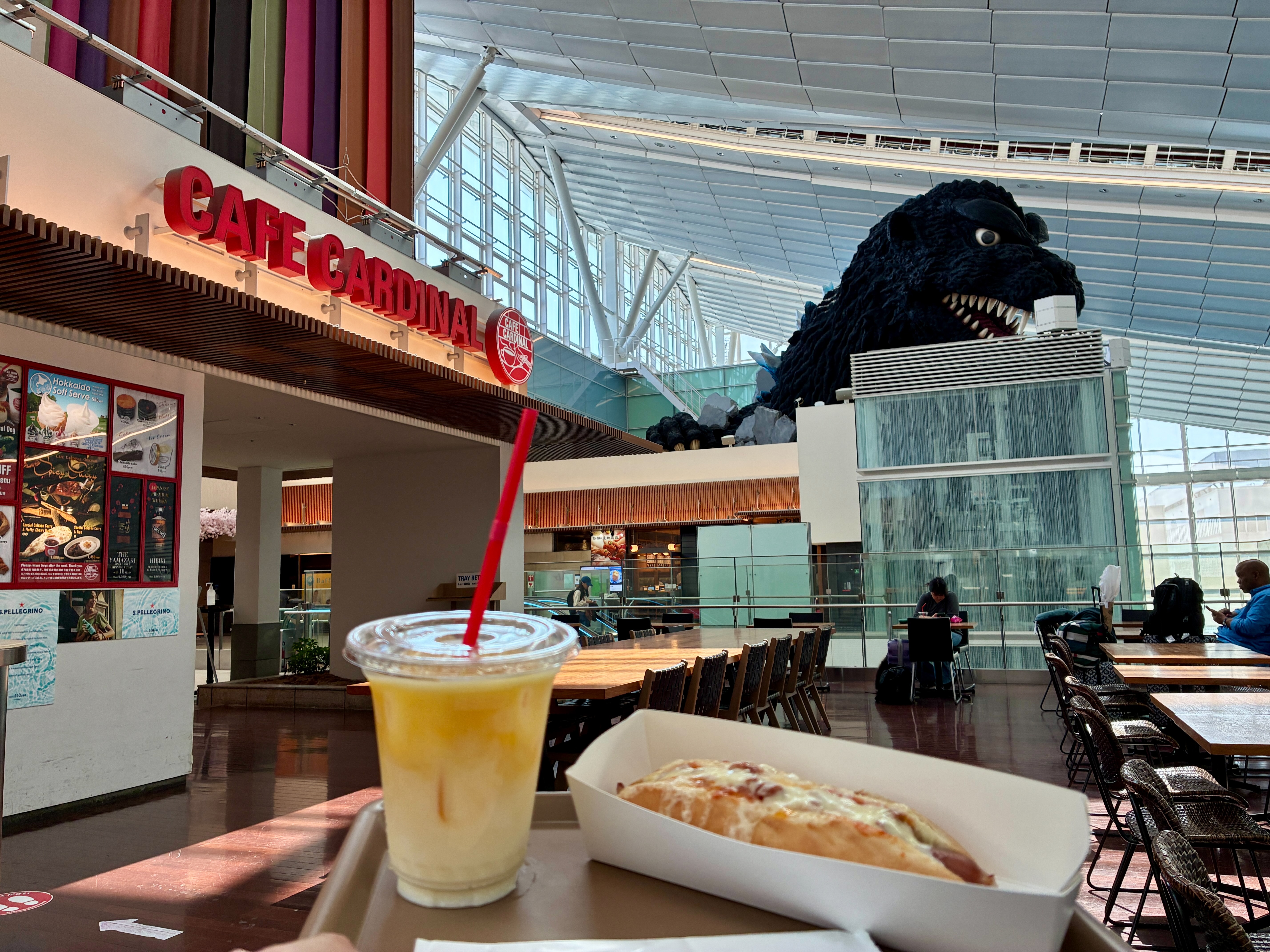 羽田空港第3ターミナル CAFE CARDINAL カフェ カーディナルからゴジラ