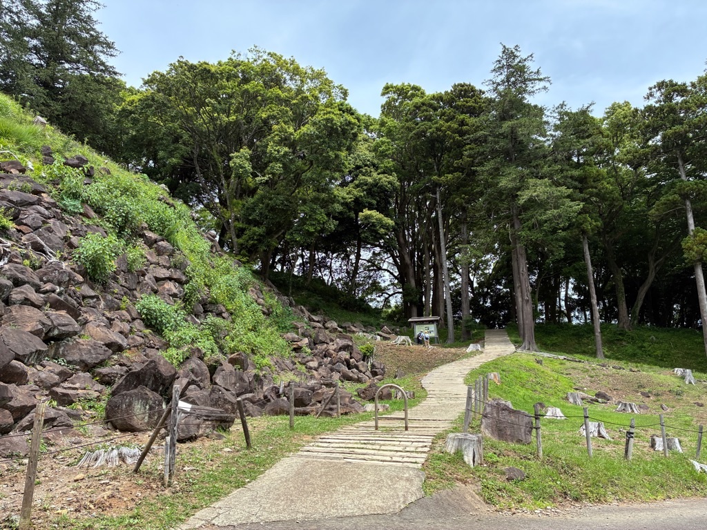 石垣山城 旧城道東登り口