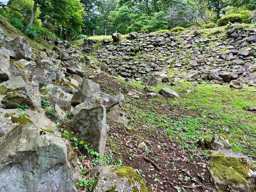 石垣山城 東曲輪上段石垣、二の丸石垣