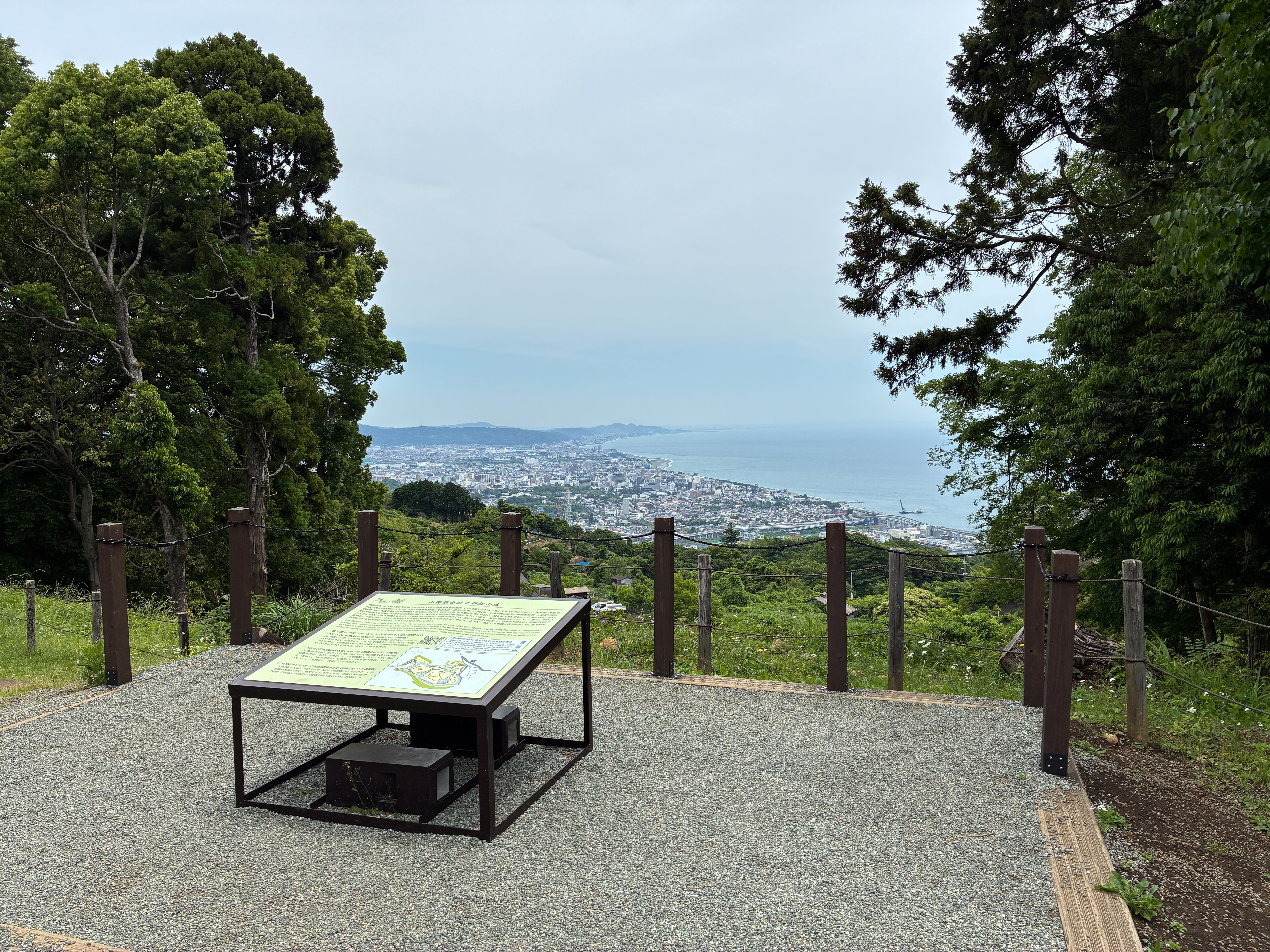 石垣山城 井戸曲輪直上の展望場