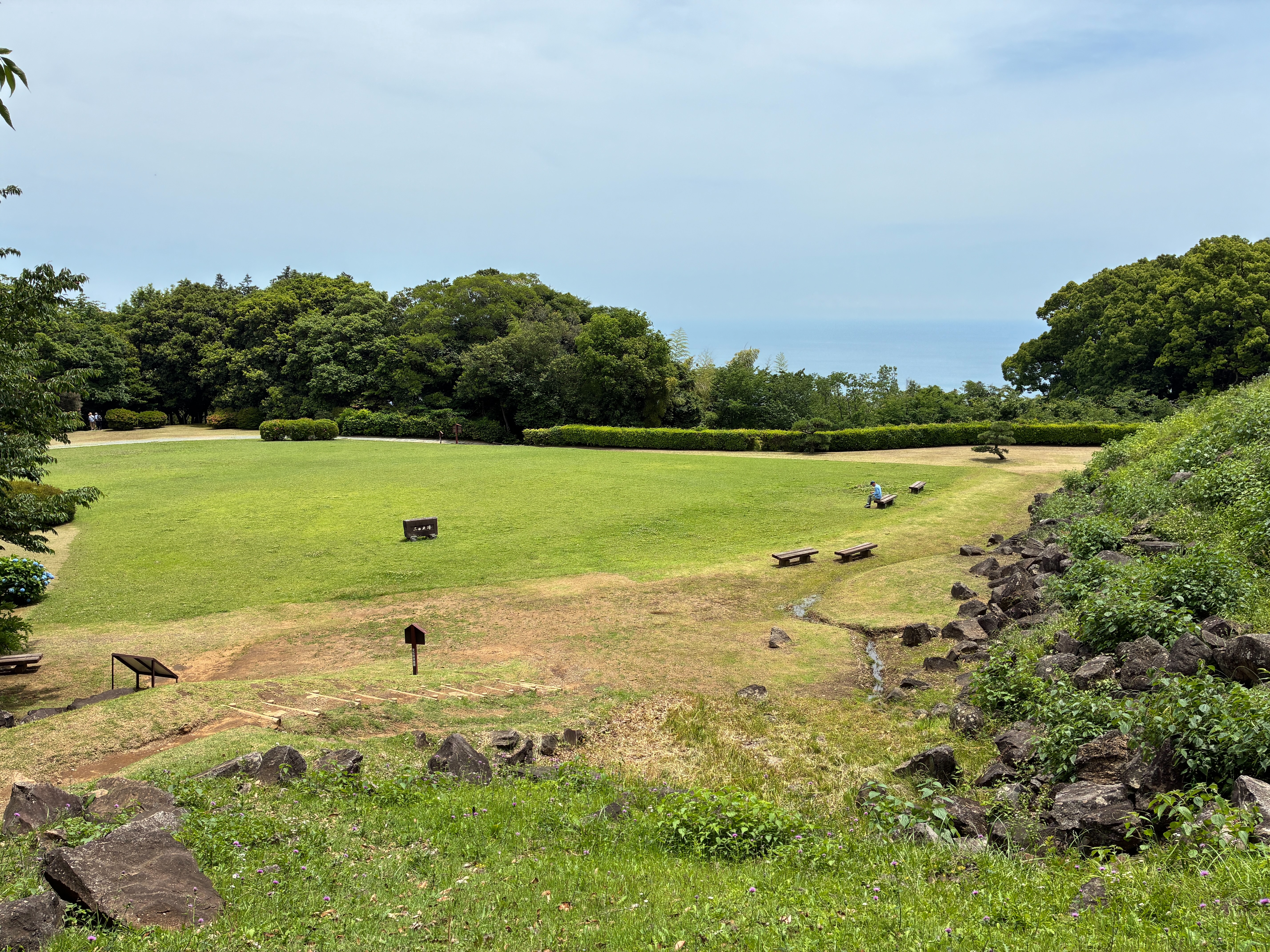 石垣山城 本丸登口から二の丸
