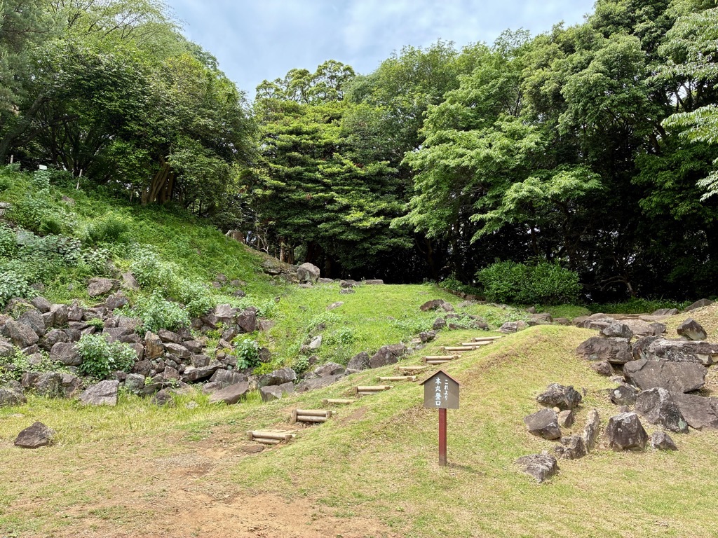 石垣山城 本丸登口