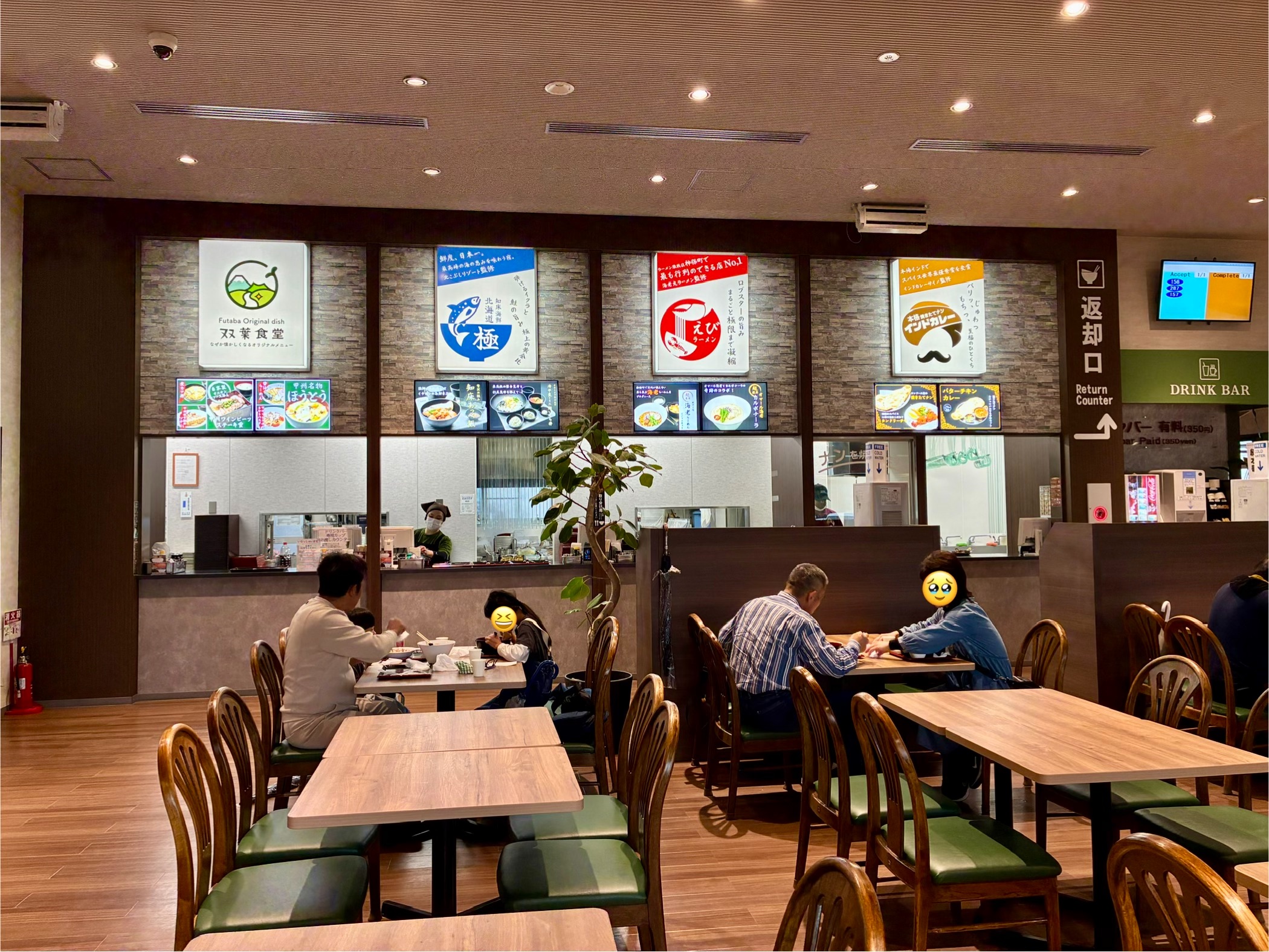 双葉SA（下り） 24時間営業のフードコート