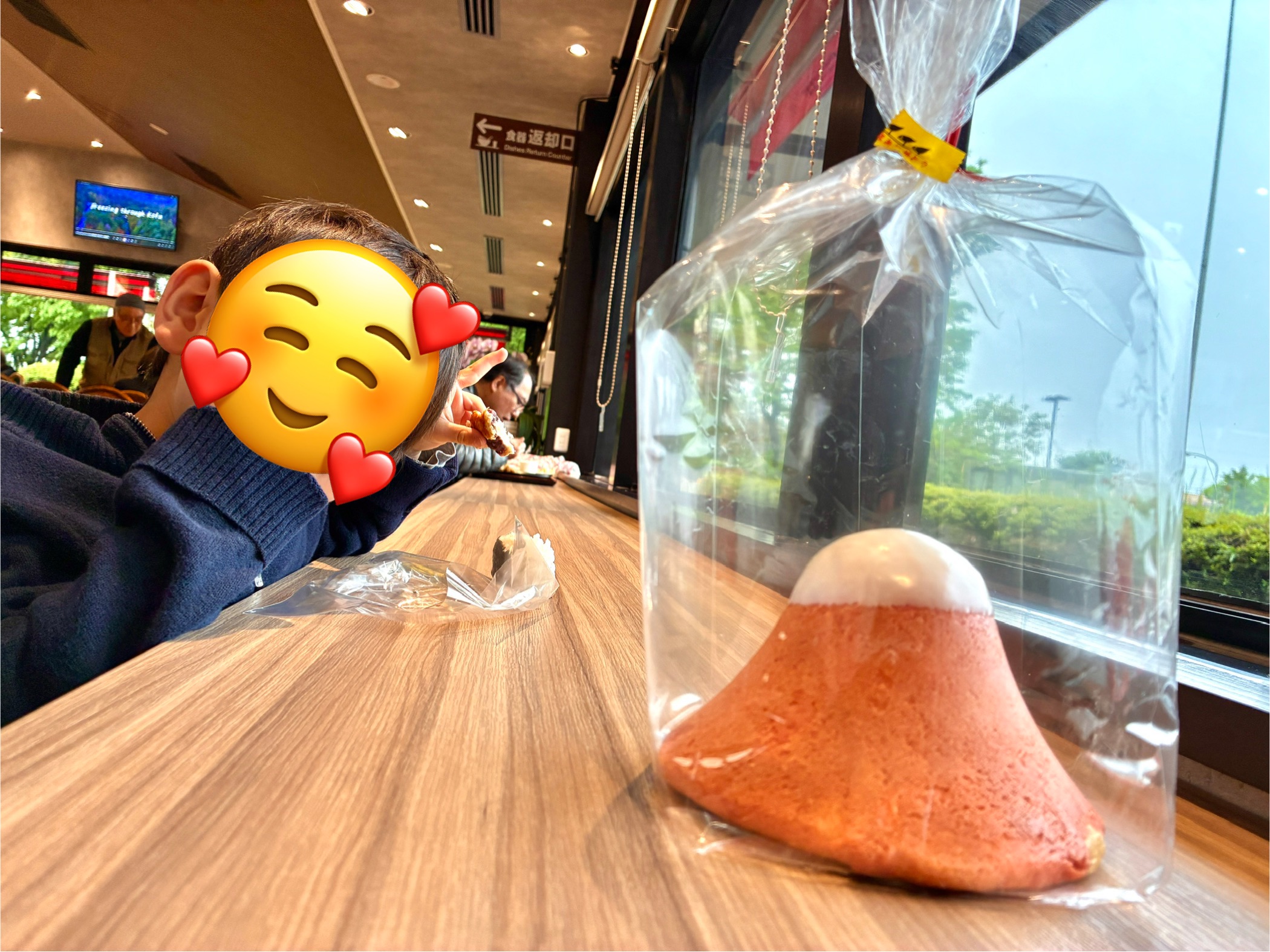 双葉SA（下り） フードコート 富士山メロンパン