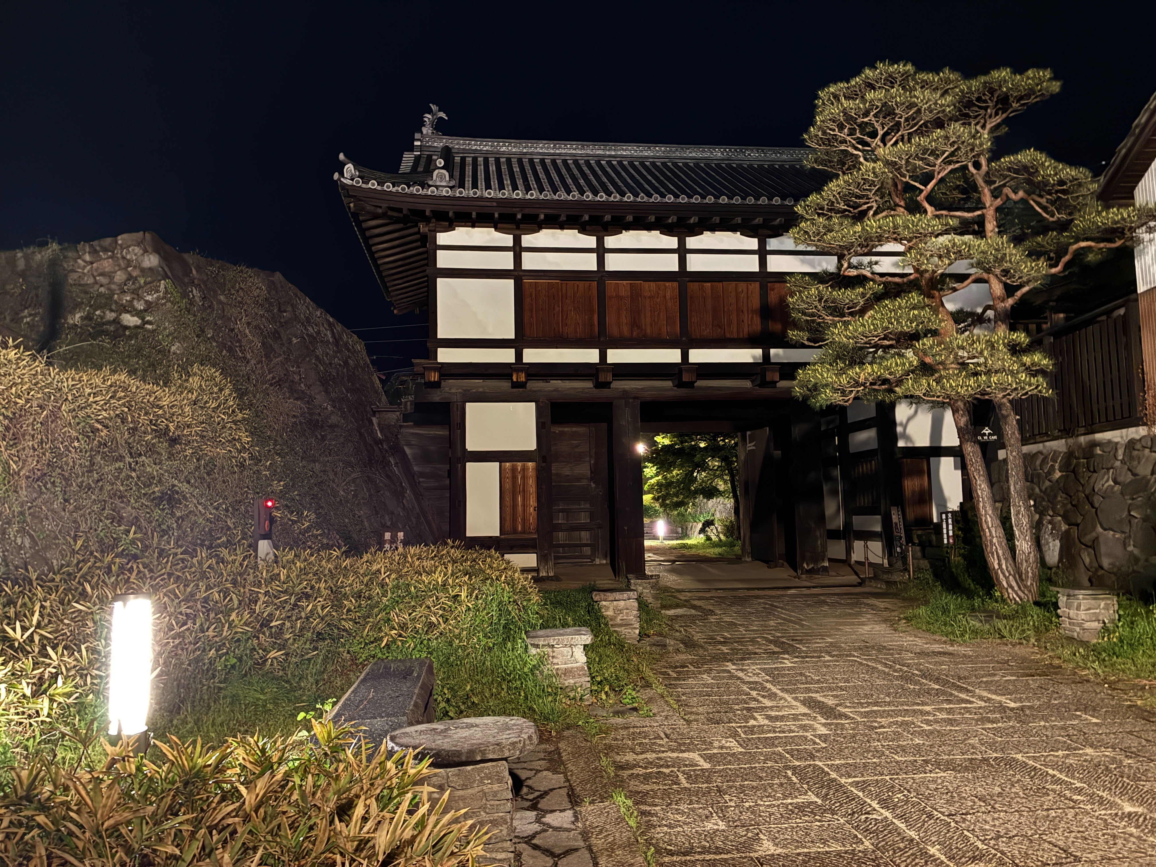 高原の城下町・小諸 小諸城大手門公園 大手門