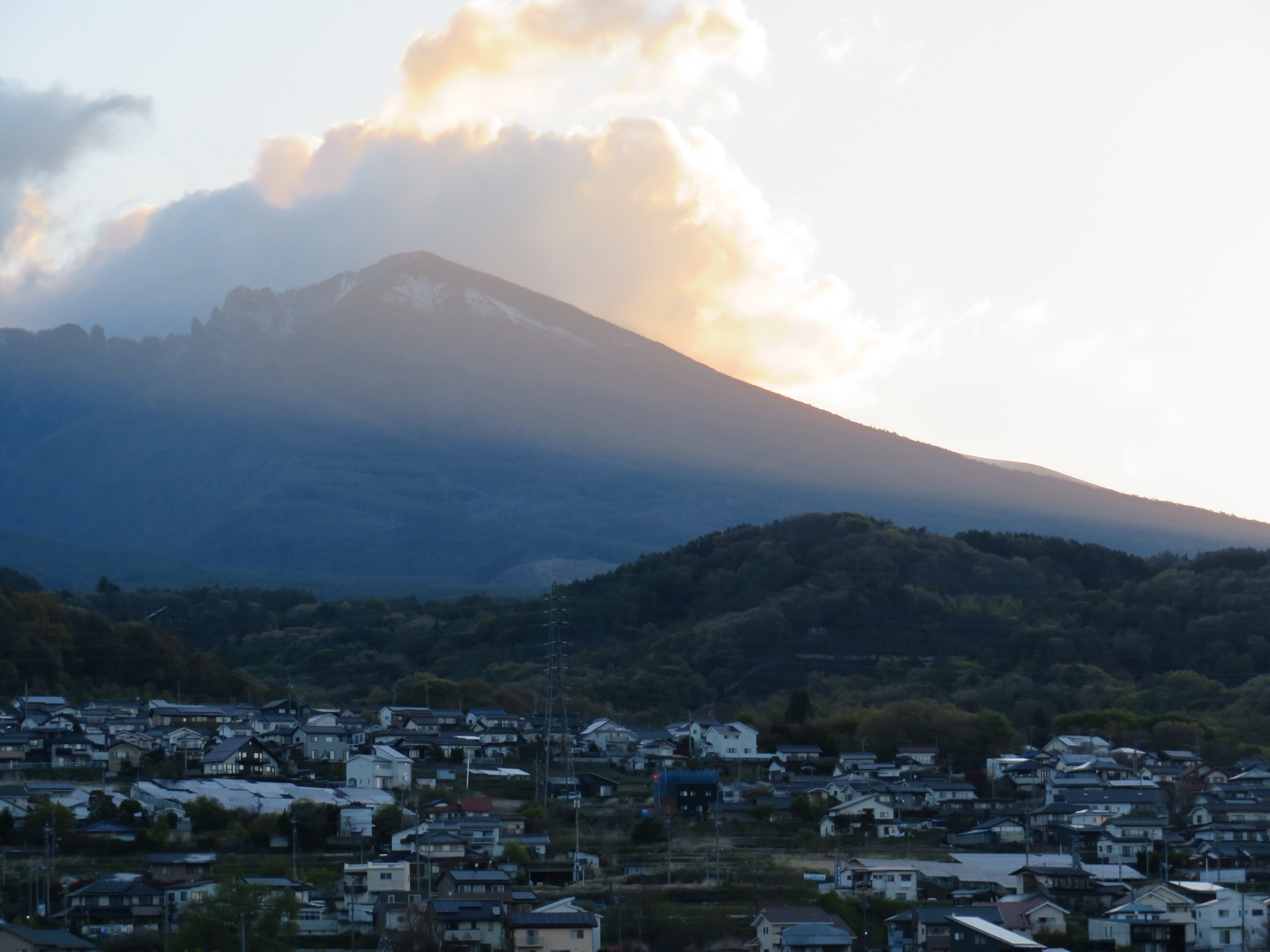 小諸グランドキャッスルホテル 部屋からの眺め 浅間山の朝日