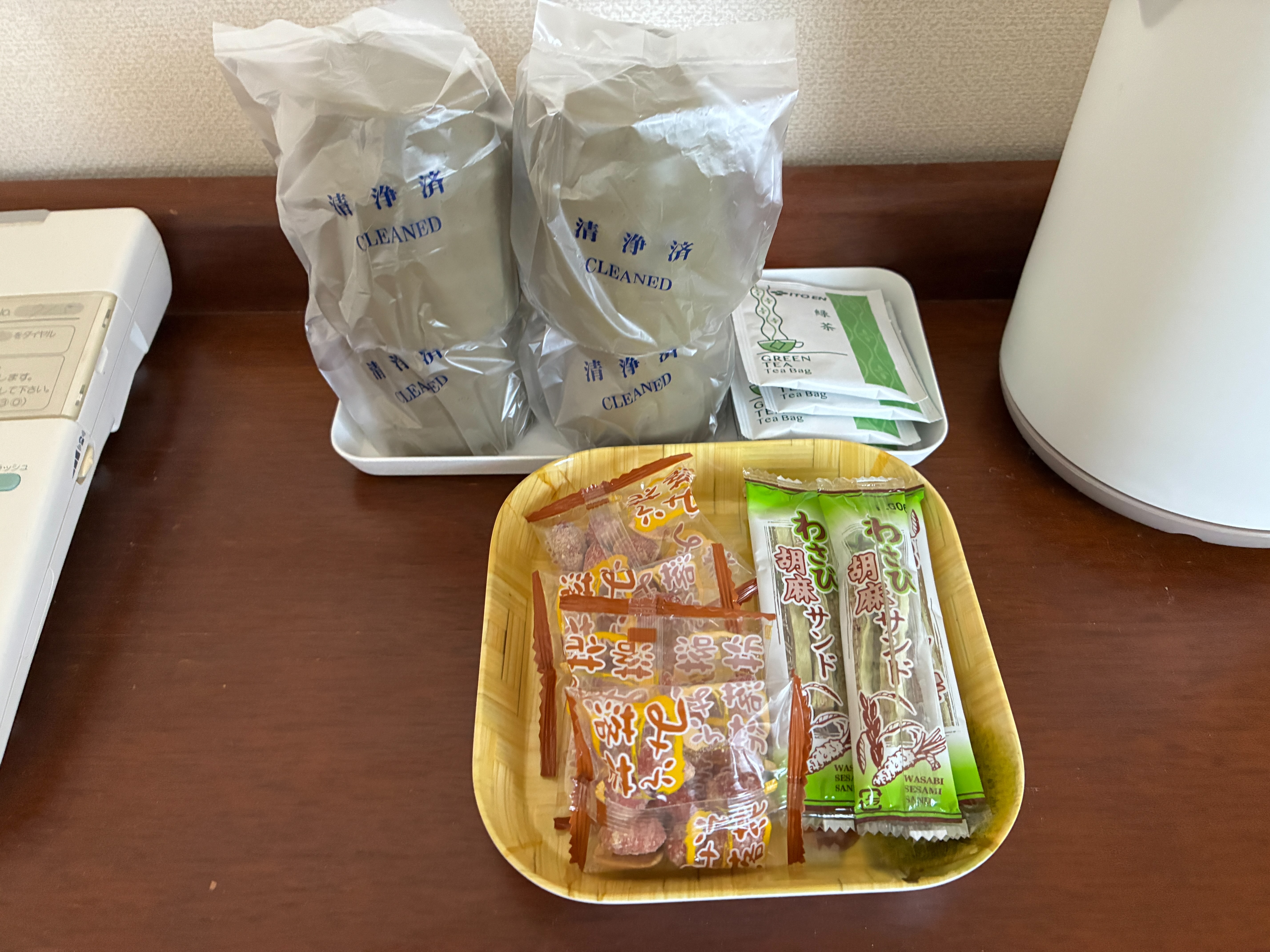小諸グランドキャッスルホテル 部屋のお菓子とお茶