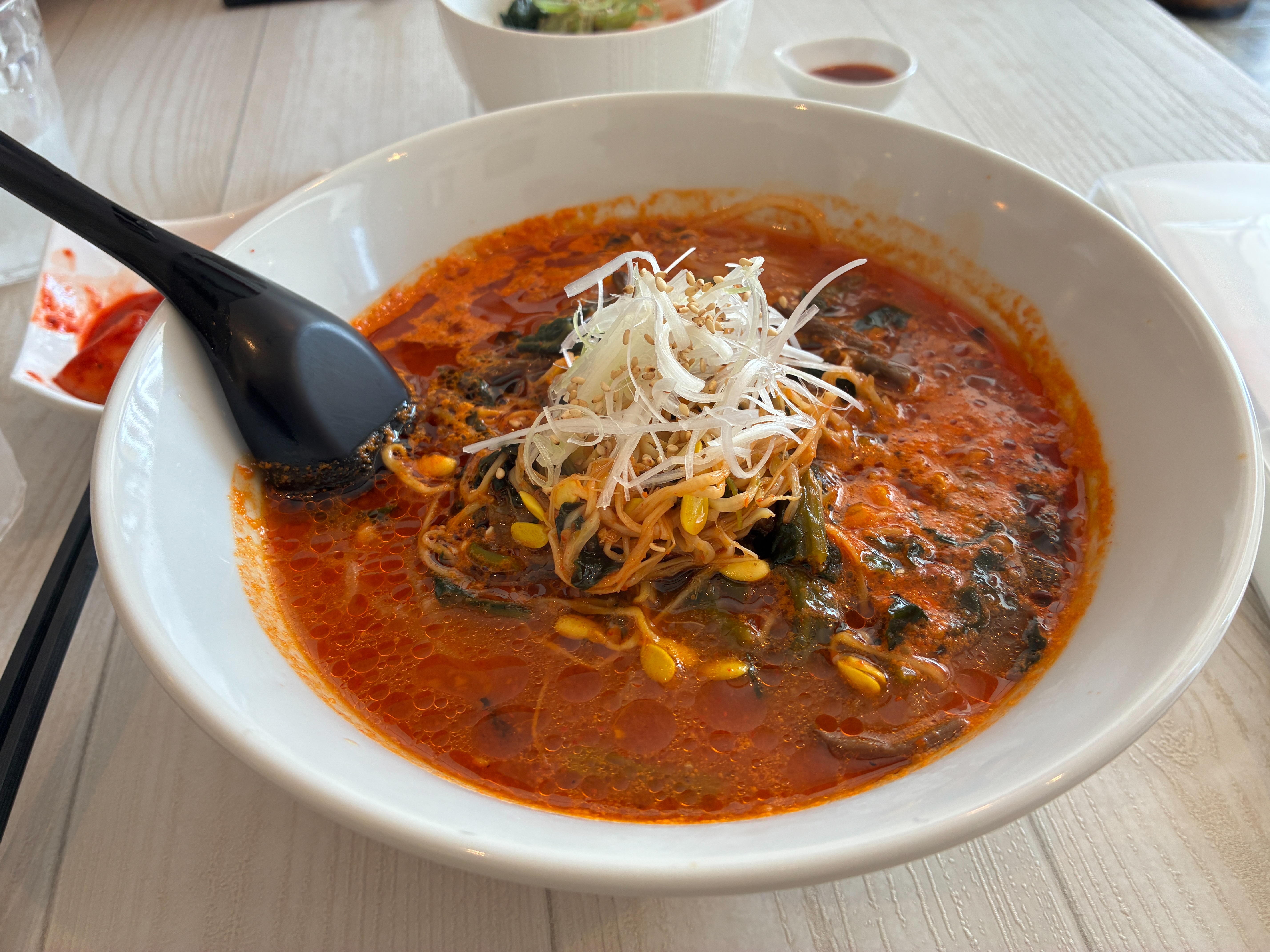 麺とエント Korean Noodles ユッケジャン麺