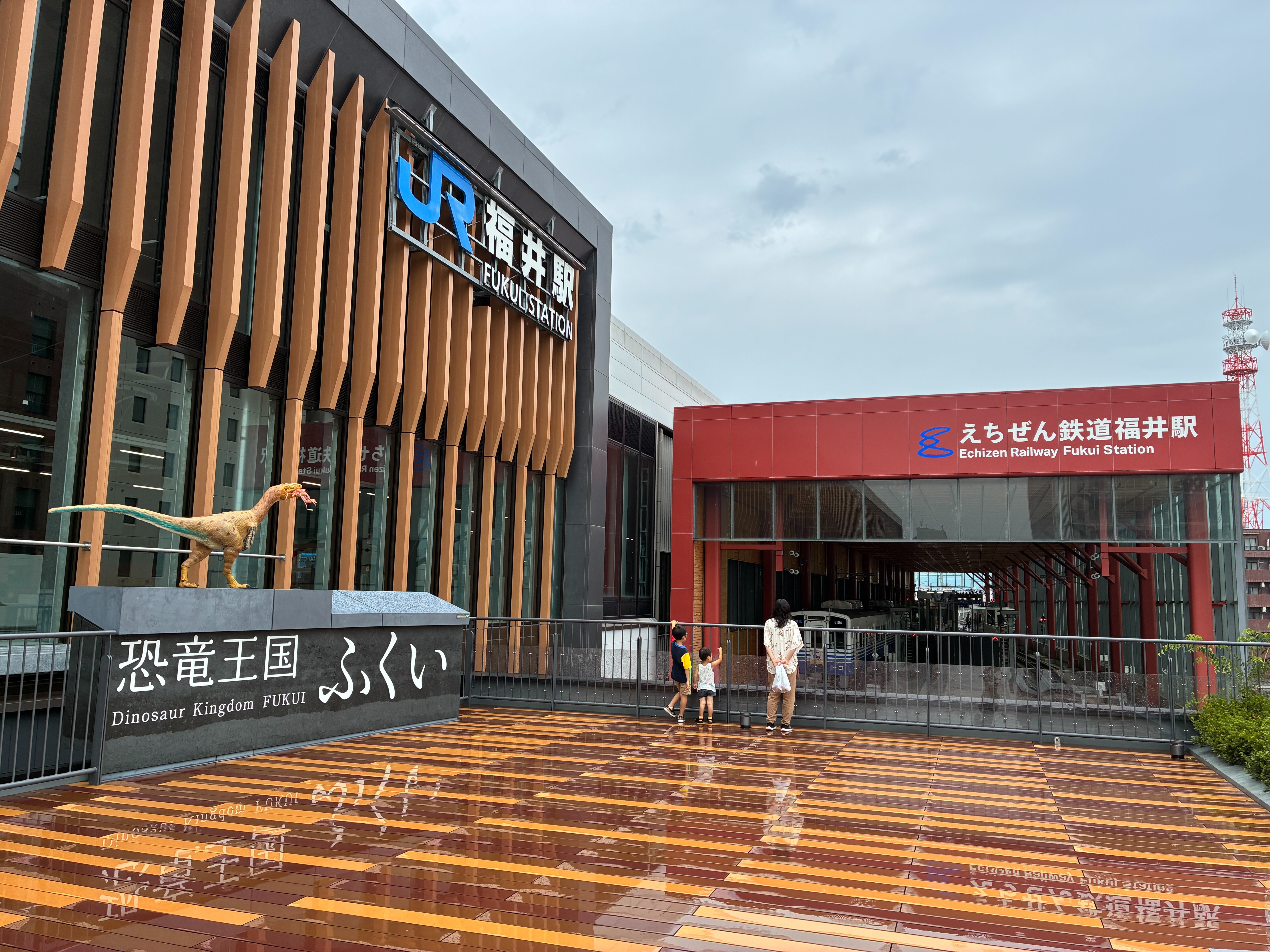 福井市観光交流センター屋上広場 JR福井駅とえちぜん鉄道福井駅