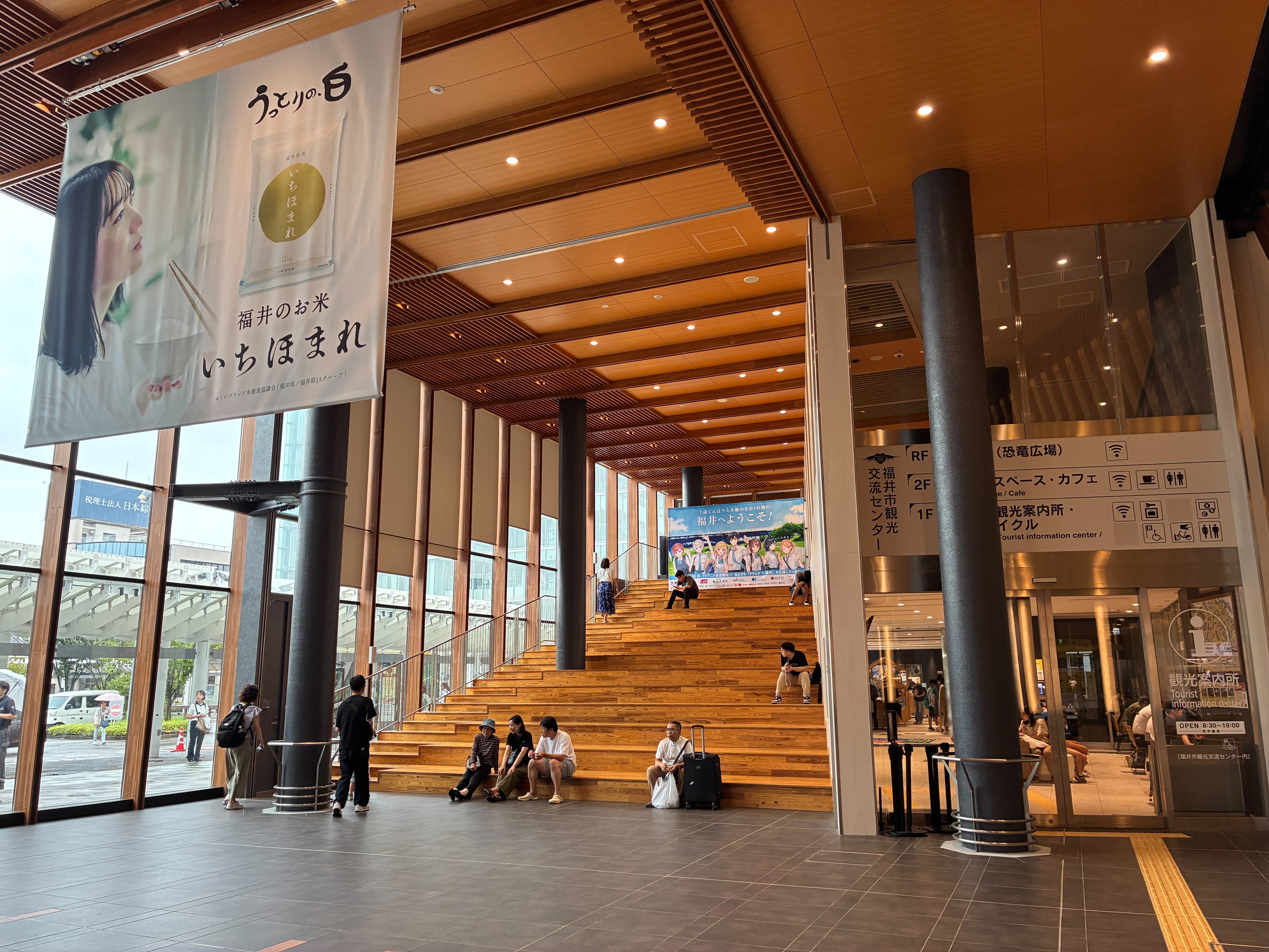 福井駅 福井市観光交流センター 階段スペース