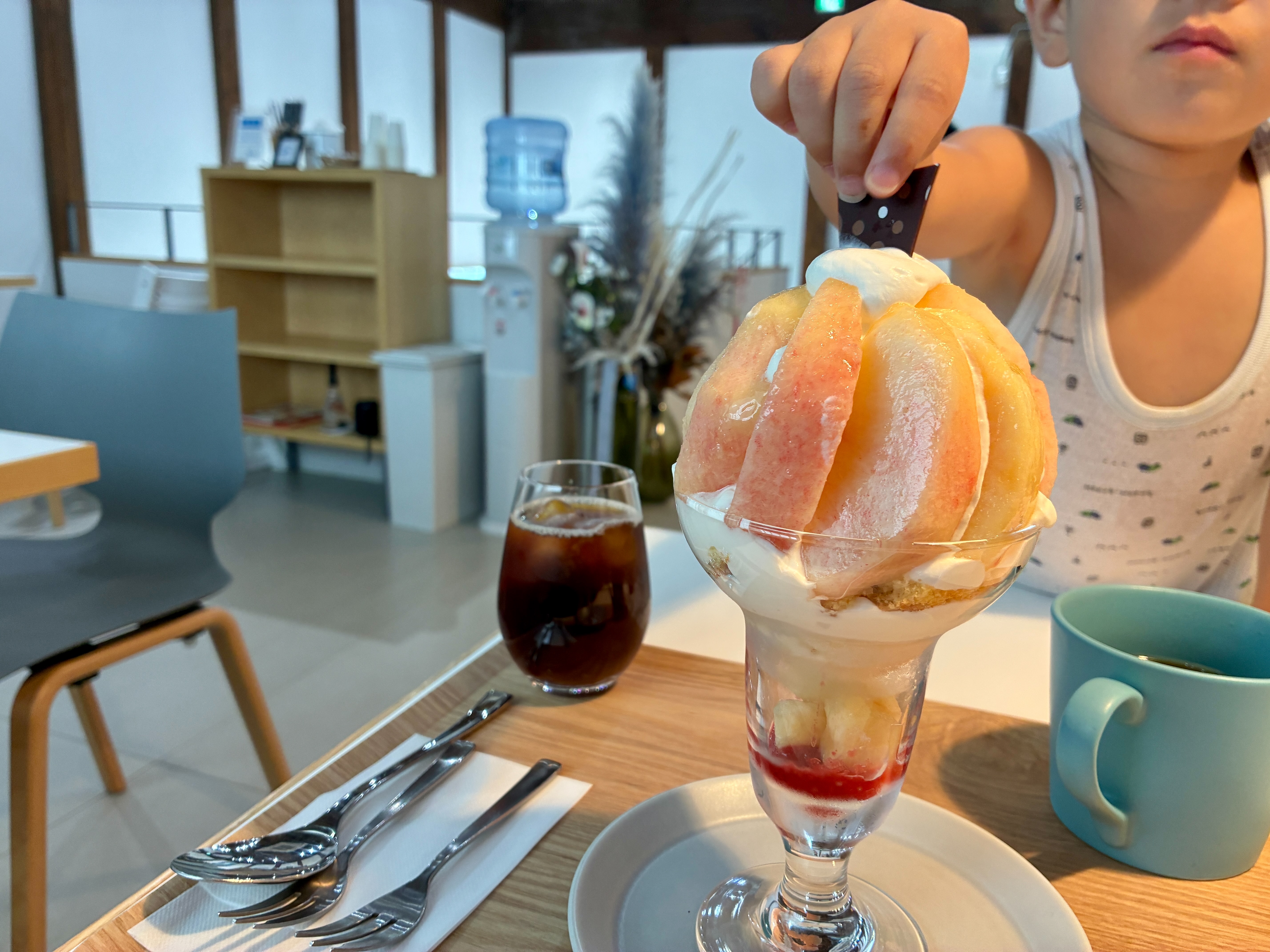 Gelato and cafe PEAK3 ジェラートパフェ白桃 つまみ食い