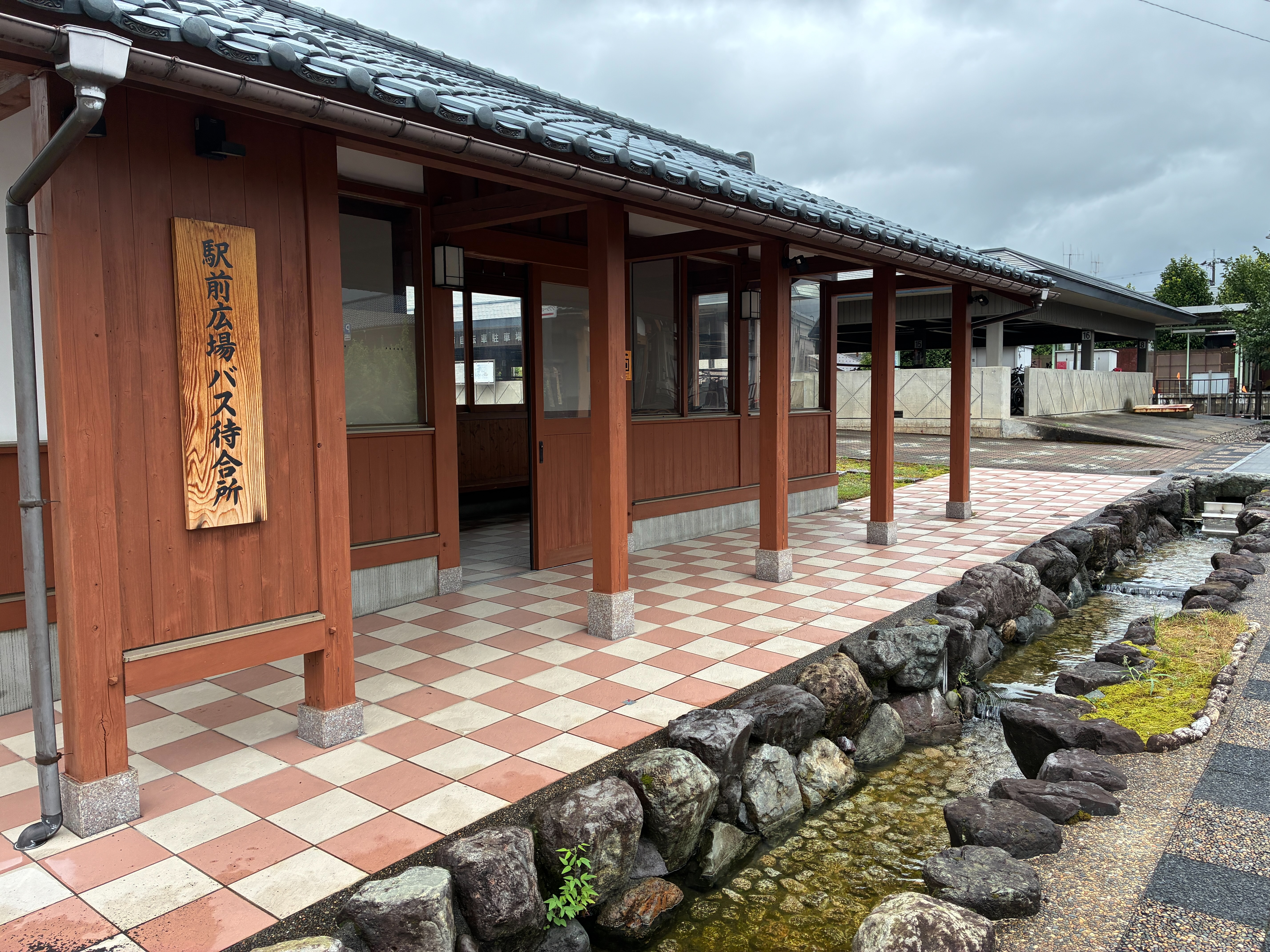 越前大野 駅前広場バス待合所