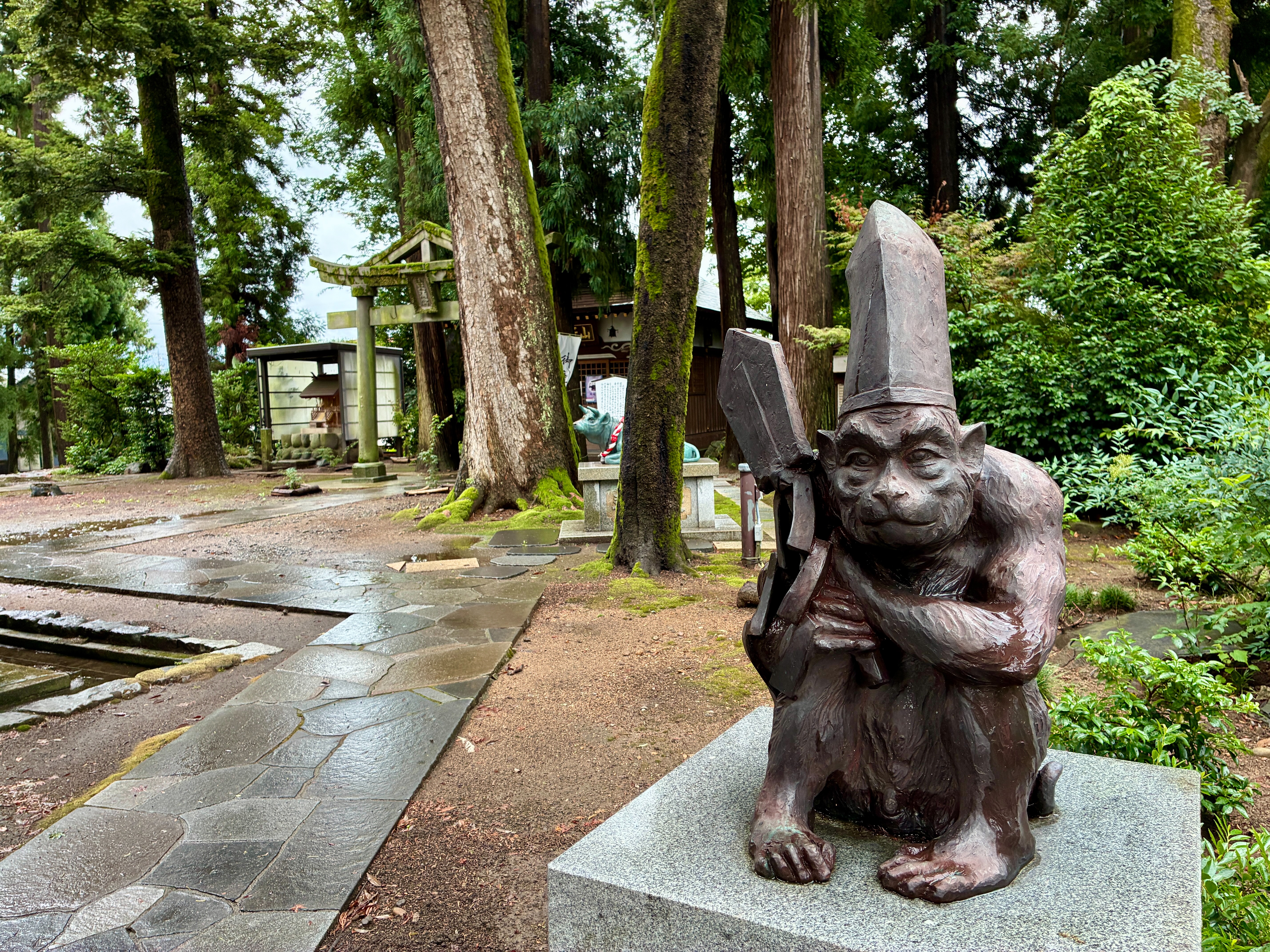 越前大野 日吉神社 境内の猿たち