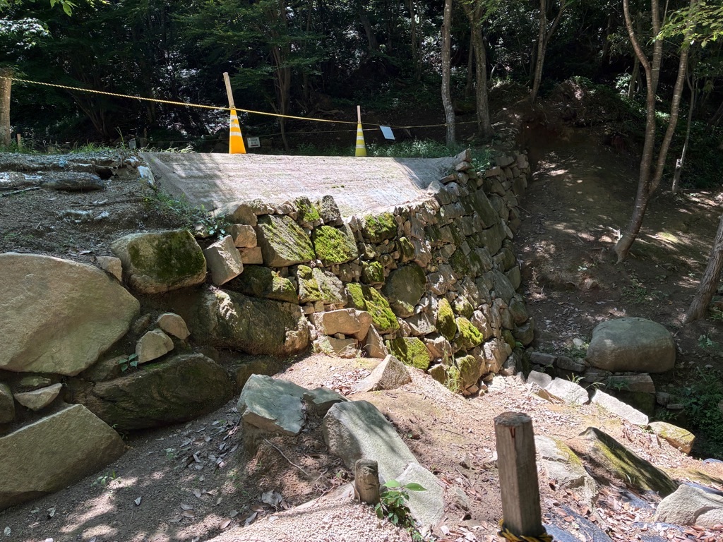 備中松山城 大池 下の段石垣