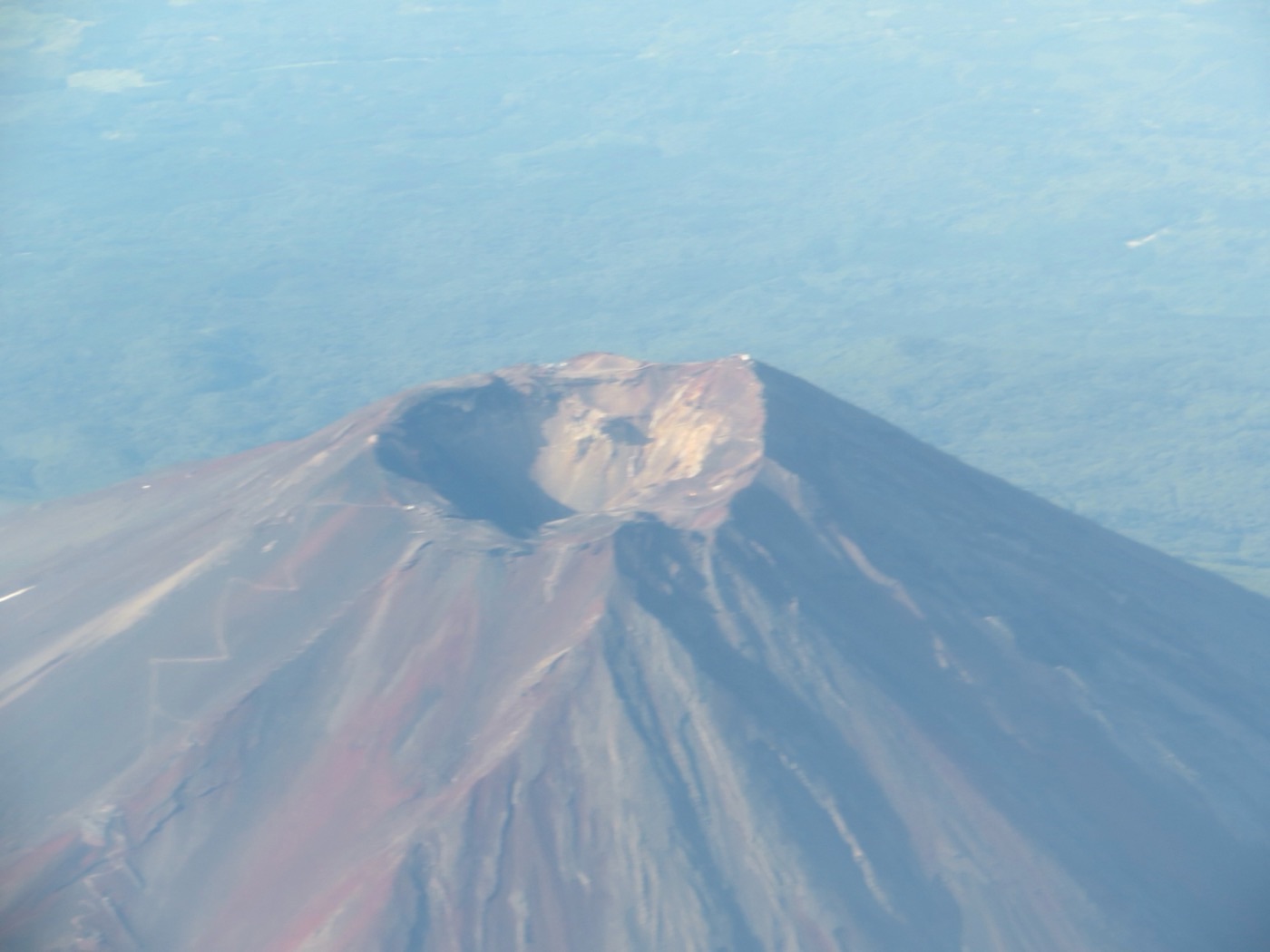 飛行機から富士山の山頂