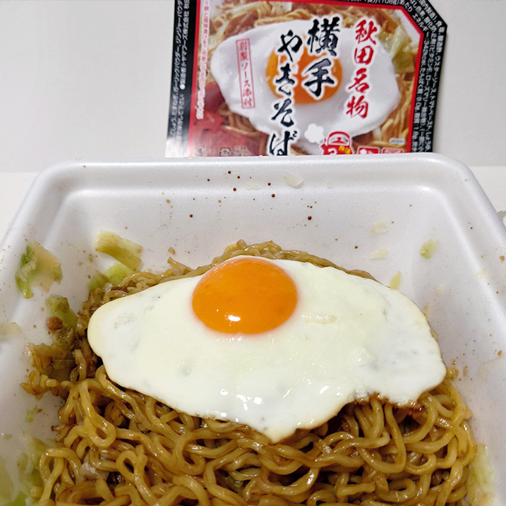 目玉焼きが載った即席横手焼きそば