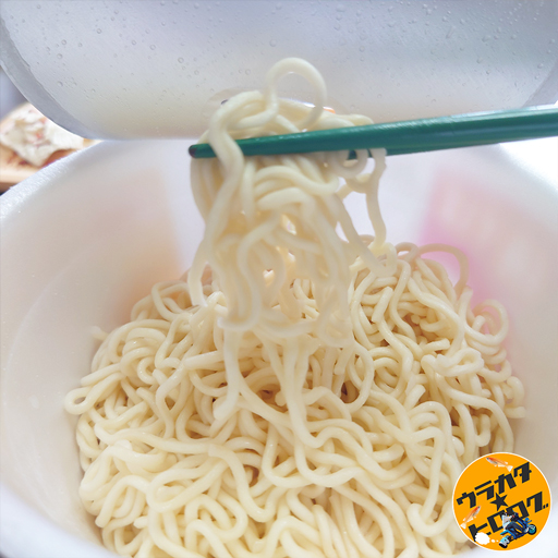 エースコックのカップ麺(焼きそば)を拡大した写真