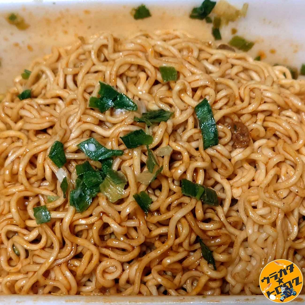 ペヤング麻婆やきそばが完成しました！（筆者撮影）　