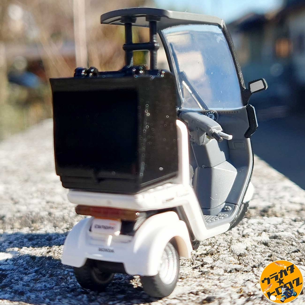 ライダーが来るのを待っているジャイロキャノピーのミニカーの写真(筆者撮影)