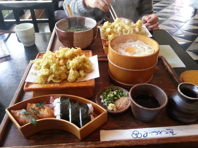 20140126 12:46 みつわ屋 かまあげ うどん、かきあげ、助六 ずし