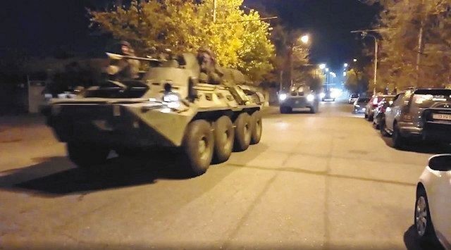 ロシア平和維持部隊の軍用車両(AP/ちゅうにち) 640-355