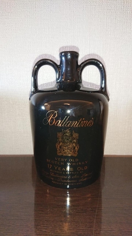 ウィスキー(10) バランタイン17年黒陶器ボトル - 紬と ウィスキー(10) バランタイン17年黒陶器ボトル - 紬と