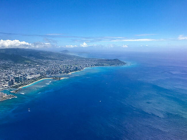 ハワイ・オアフ島上空からの景色