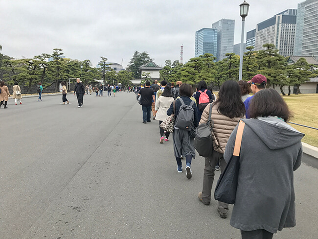 皇居見学ツアー・待機列