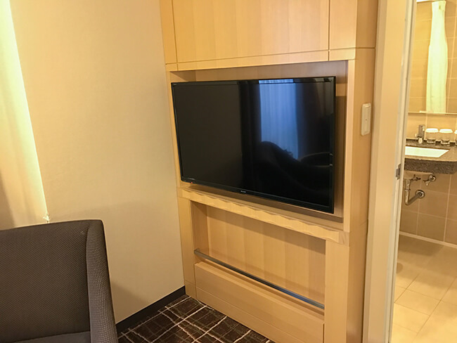 テレビは32インチ壁掛け