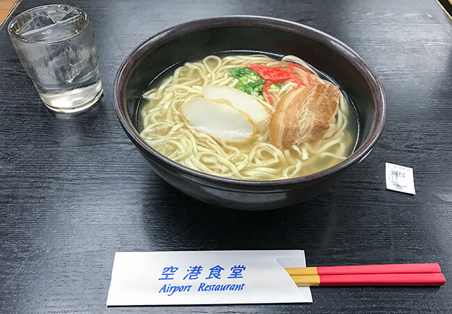 空港食堂の沖縄そば