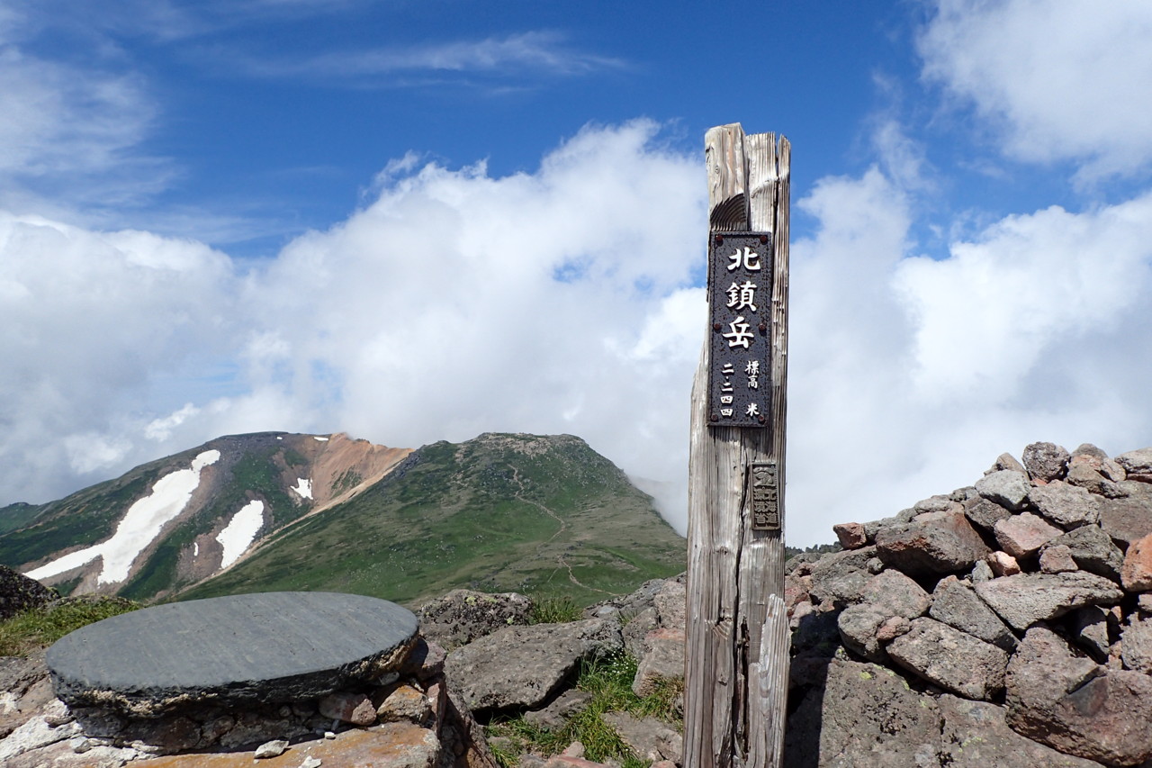  北鎮岳山頂