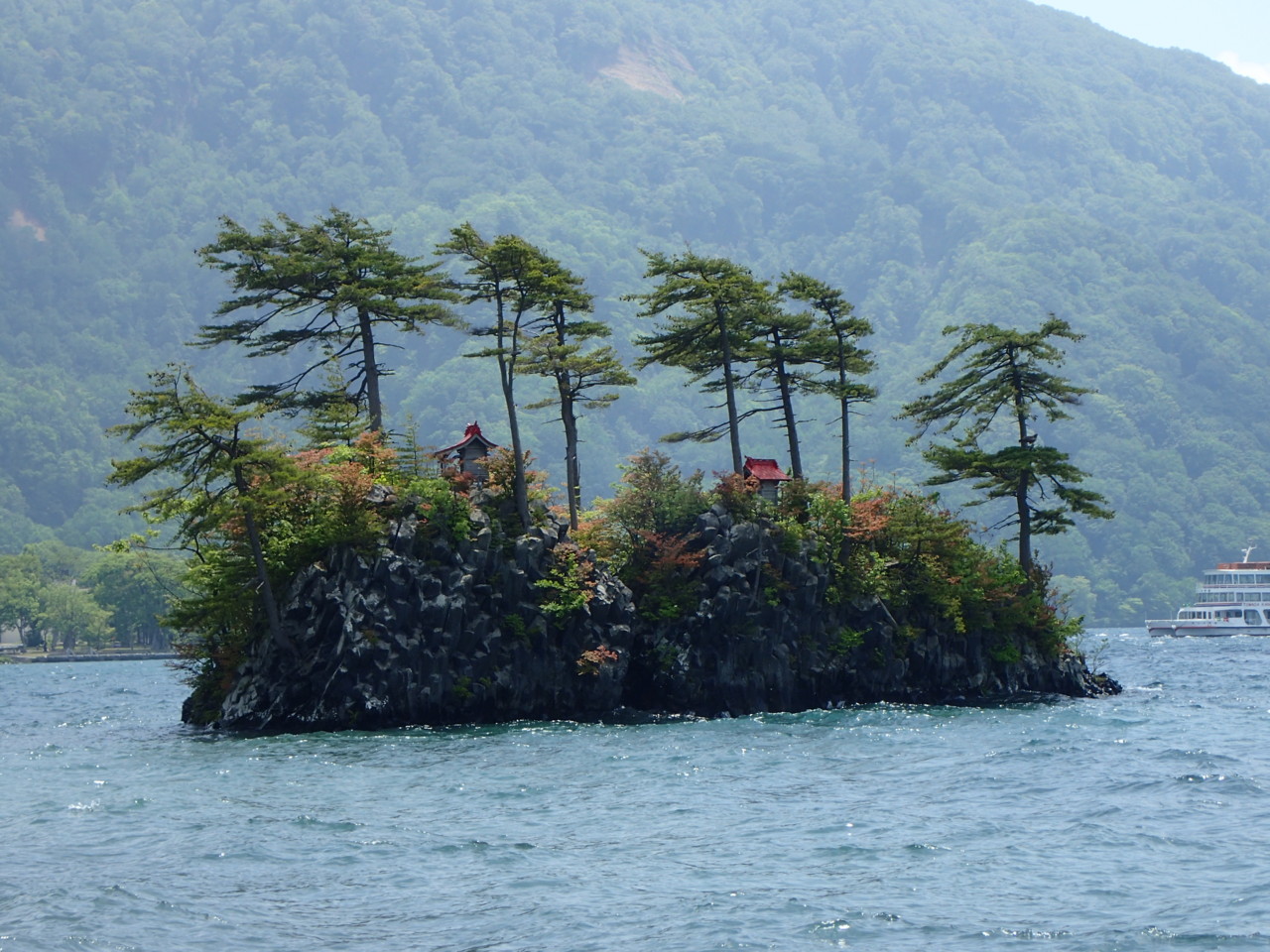 十和田湖 恵比寿大黒島アップ