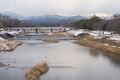 鴨川と雪の北山