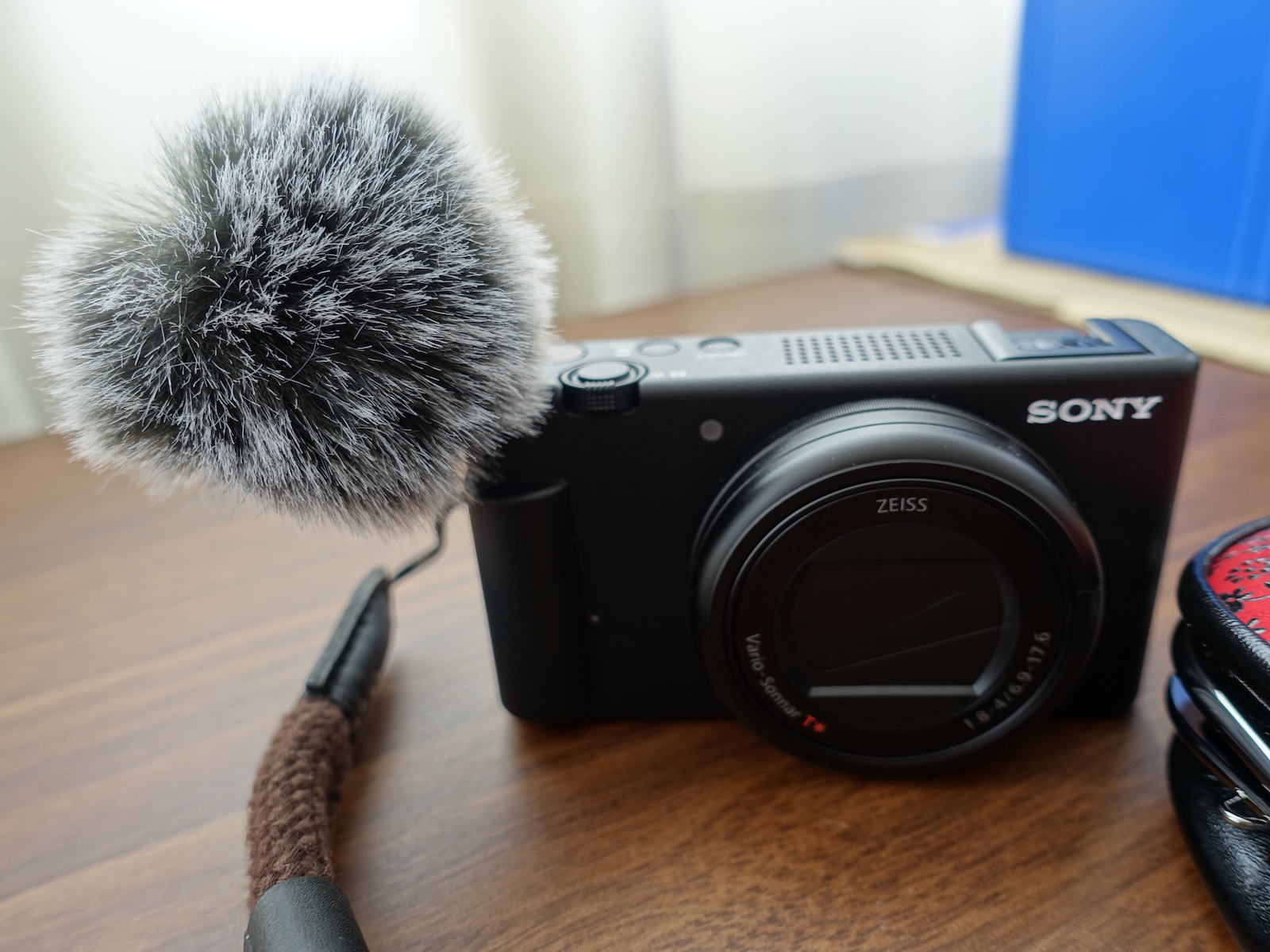 山頂でSONY ZV-1M2の動画テストしてみました - うさぎは乗ってい