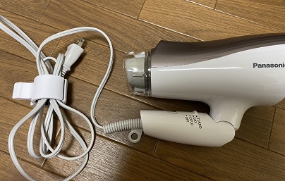 ダイソーでドライヤーのコードをまとめるクリップを購入 手取り16万円台 40代ヲタク独女 お金と日々の記録