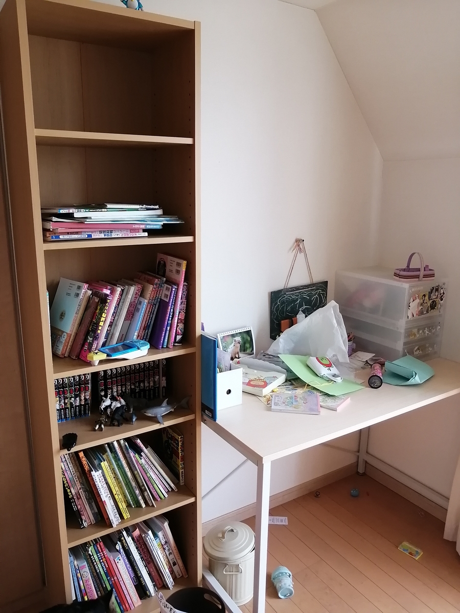 4畳半の子供部屋 ロフトベッドと机 本棚も並べ コンパクトながらスッキリした部屋が完成 働く母 両立メモ 4畳半の子供部屋 ロフトベッドと机 本棚も並べ コンパクトながらスッキリした部屋が完成 働く母 両立メモ