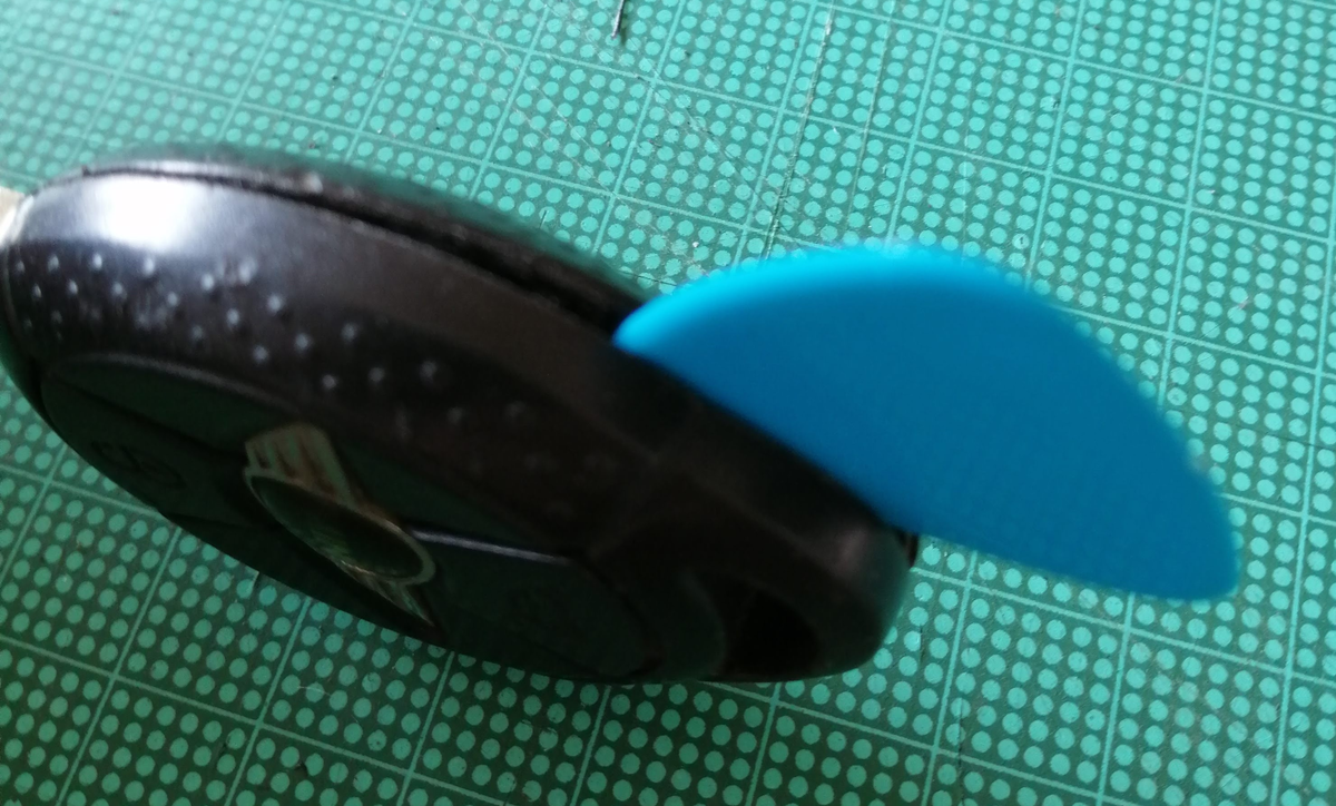 BMW MINI R50 (RA16) キーレスエントリーの電池交換とリセット - おやつはさっき食べたでしょ