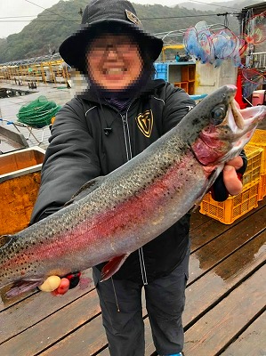 海上釣り堀水宝でサーモン絶好調 そして美味しく食べるよ うささん釣りしてますねん 海上釣り堀水宝でサーモン絶好調 そして美味しく食べるよ うささん釣りしてますねん