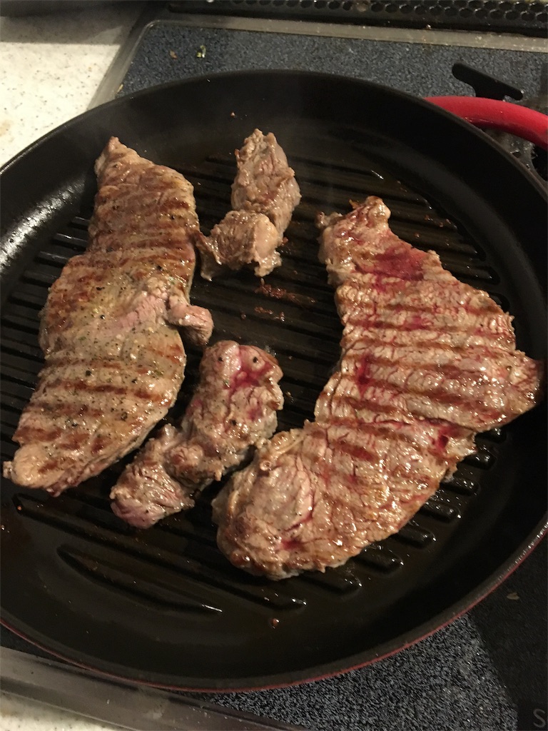 Staub ストウブ でステーキ肉 焦げ目 ナースの夫 料理 育児 たまに仕事