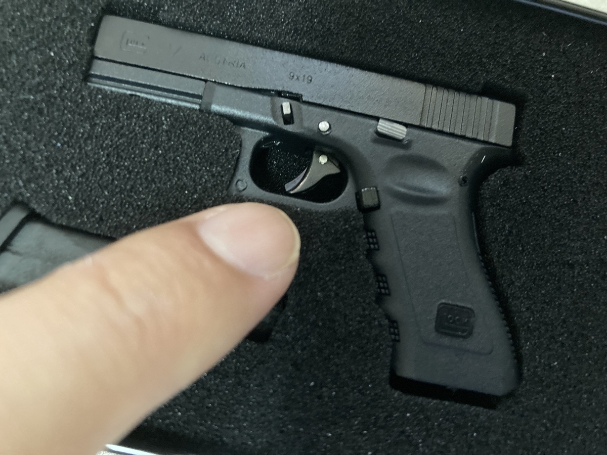 AliexpressでG17の精密ミニチュアモデルガンを発見！ - 後ろ向き