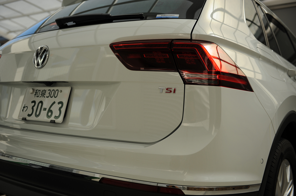 ティグアン 新型 17で車中泊に挑戦 カーテンがいらないプライバシーサンシェードでおすすめ内装カスタムしよ 車中泊の達人ブログ