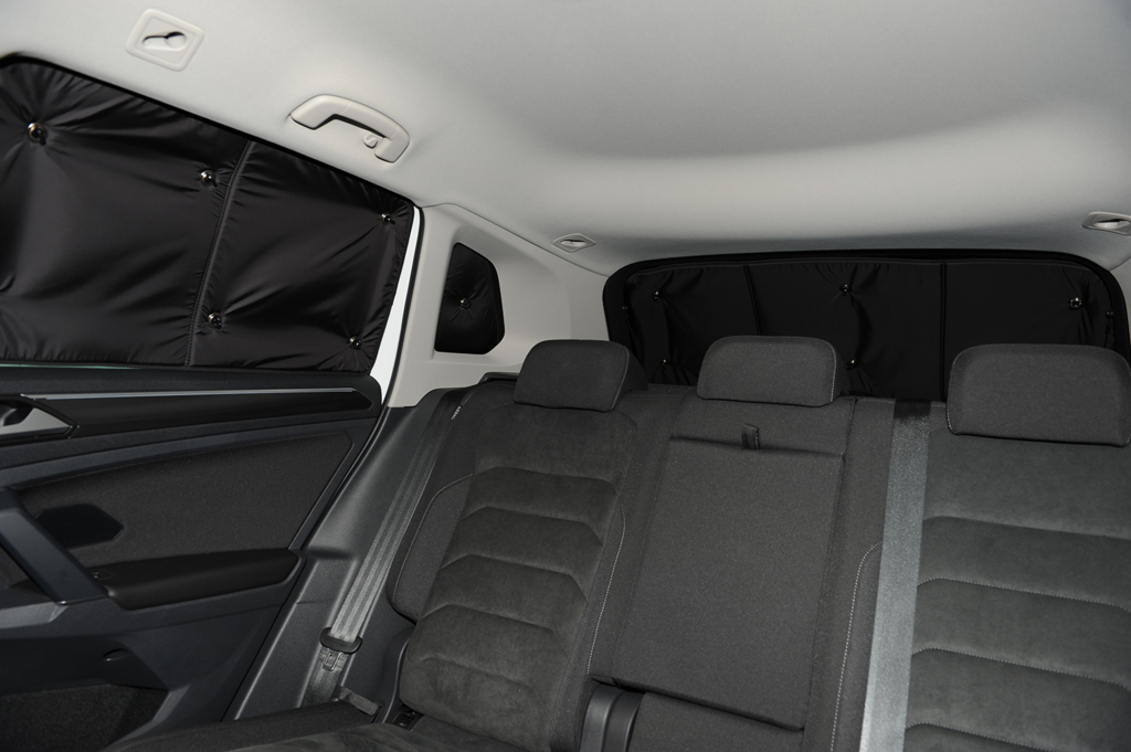 ティグアン 新型 17で車中泊に挑戦 カーテンがいらないプライバシーサンシェードでおすすめ内装カスタムしよ 車中泊の達人ブログ