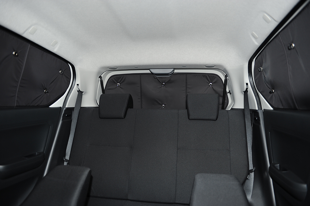 新型ミライースの内装カスタムに カーテンいらずプライバシーサンシェードで車内の休憩 着替え 車中泊ができる 車中泊の達人ブログ