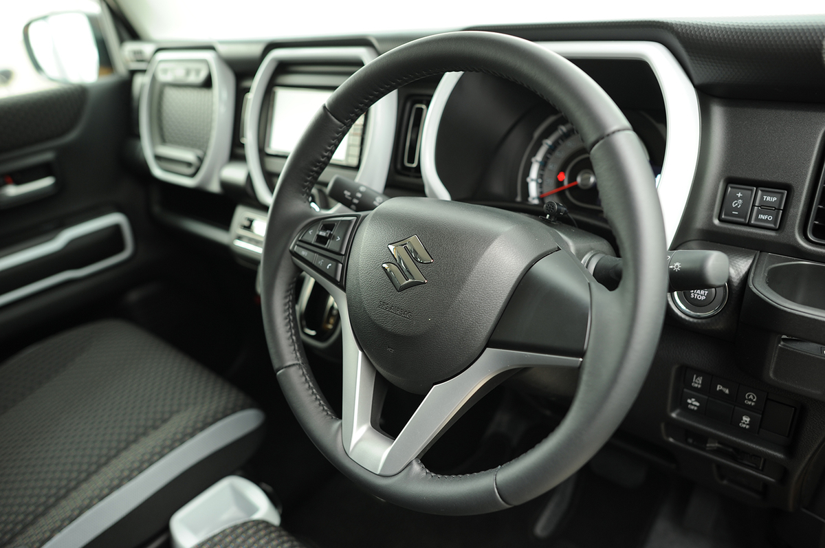 新型ハスラー Mr52s 92s型 で車中泊してみた カーテン サンシェードは必須 車中泊サンシェードの趣味職人