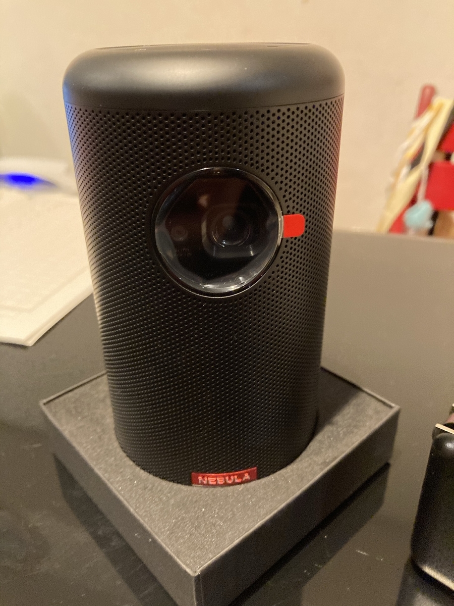 モバイルプロジェクターでネットフリックス AnkerのNebula Capsule II